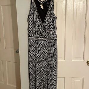 Whitehouse Black Market Pantsuit. Wide bottom legs. Black and white.